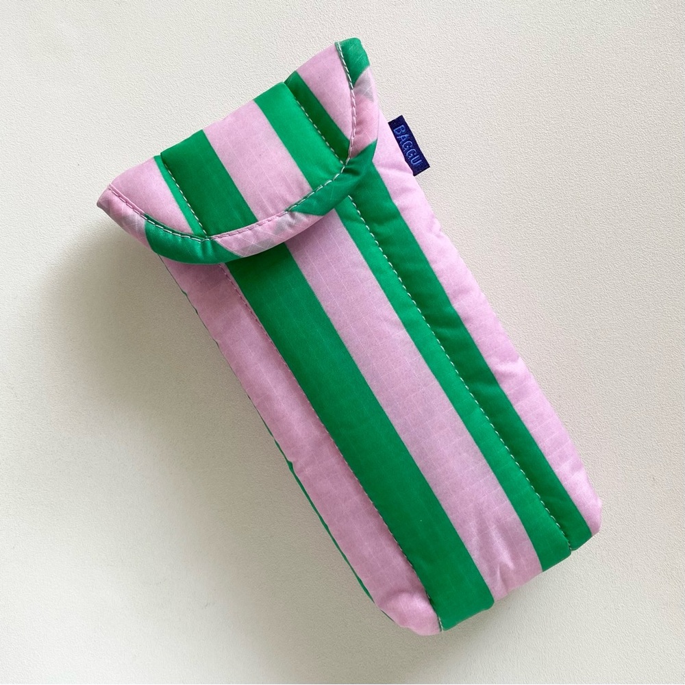 BAGGU • Puffy Glasses Sleeve in Pink & Green Awning Stripe